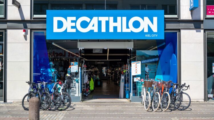 Decathlon arrasa a la competencia: esta mochila cuesta solo 10€ y cumple con las medidas de equipaje de mano más exigentes 1 Decathlon arrasa a la competencia: esta mochila cuesta solo 10€