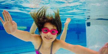 Los niños pueden sufrir estos problemas de piel en la piscina