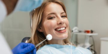 Una odontóloga lo confirma: esto es lo primero que debes hacer