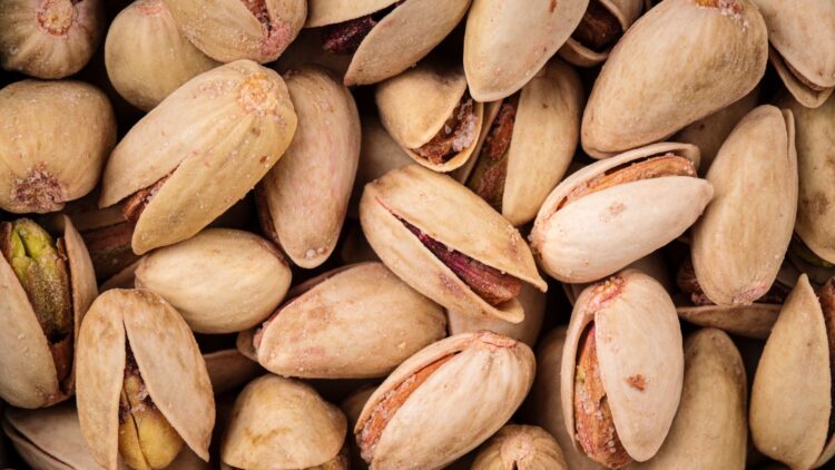 Este es el uso que le puedes dar a las cáscaras de tus pistachos