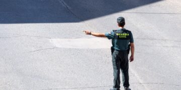 La DGT advierte de sanciones por conducir así en verano