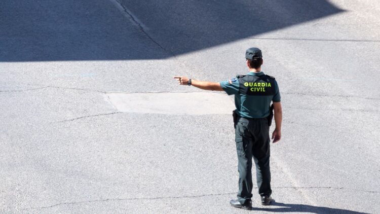 Ni chanclas ni calzado suelto: la DGT advierte de sanciones por conducir así en verano 1 La DGT advierte de sanciones por conducir así en verano