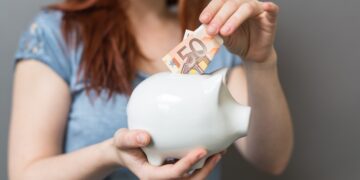 Un experto en finanzas recomienda a los jóvenes para ahorrar más