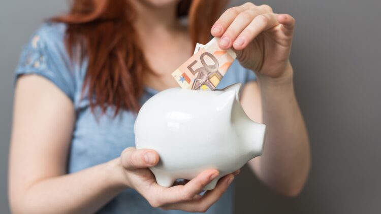 Un experto en finanzas recomienda a los jóvenes para ahorrar más