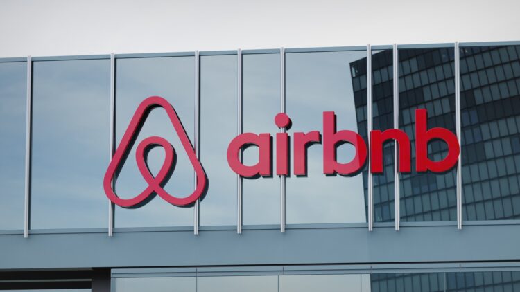 Adiós a Airbnb: estos son los motivos por los que ha borrado de un plumazo 65.000 anuncios de pisos turísticos este verano 1 Adiós a Airbnb: estos son los motivos