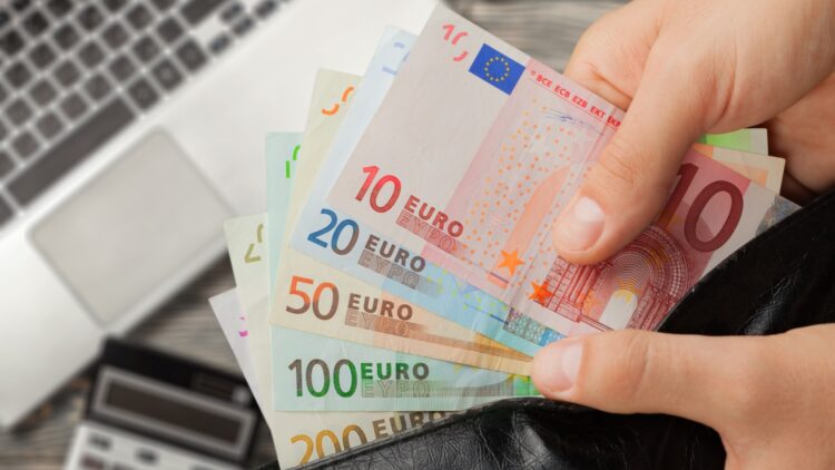 Confirmado: ordenar los billetes en tu cartera de mayor a menor