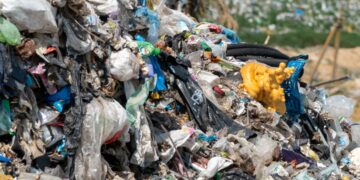 Ni 100 ni 200: este es el número de bolsas de plástico por habitante que seguimos utilizando los españoles