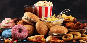 ¿Por qué cuando sales de fiesta siempre acabas comiendo comida basura?