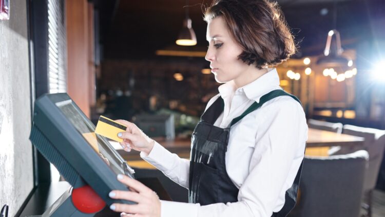 Se hace viral por publicar la cuenta de un restaurante