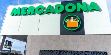 Es oficial: Mercadona cambia los horarios en sus supermercados y así afectará a tu compra