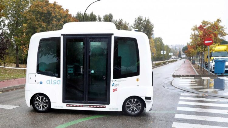 Ni metro ni taxi: ahora podrás moverte por Madrid en el primer autobús sin conductor que ya es una realidad 1 Podrás moverte por Madrid en el primer autobús sin conductor