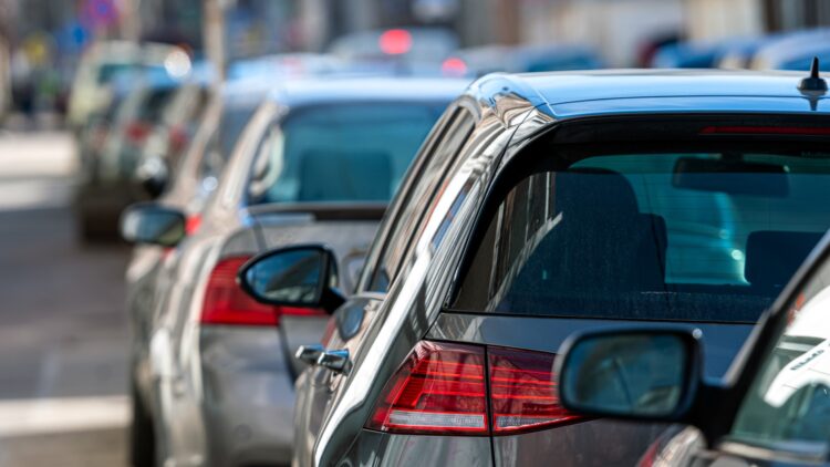 Es oficial: a partir del 1 de enero, estos coches tendrán muchas más limitaciones para circular en España 1 Estos coches tendrán muchas más limitaciones para circular