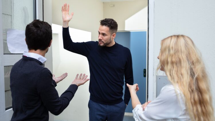 Confirmado por expertos: puedes librarte de ser presidente de tu comunidad de vecinos si tienes este horario laboral 1 Puedes librarte de ser presidente de tu comunidad de vecinos