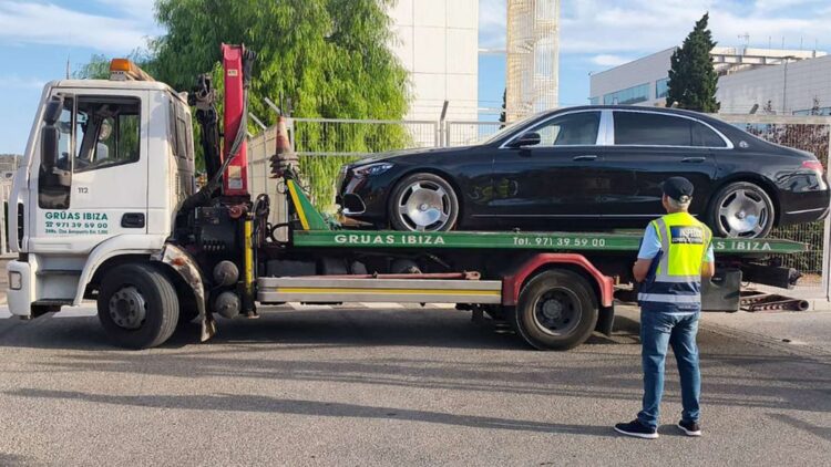 Requisan un Mercedes en Ibiza