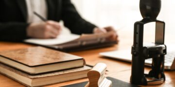 Esto es lo que gana hoy en día un notario en España