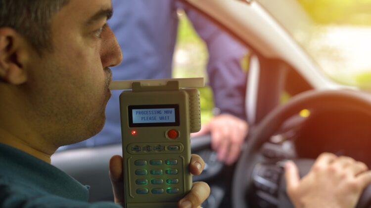 Da positivo en un control de alcoholemia y alega que la razón