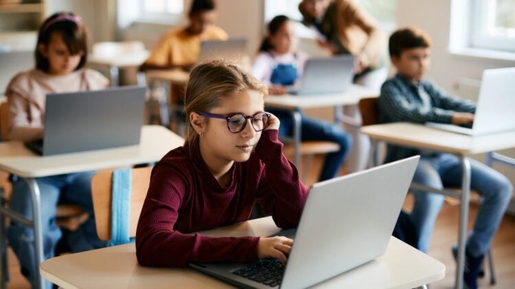 La OCU lo confirma: estos son los mejores ordenadores portátiles que puedes comprar para la vuelta al cole de tus hijos 1 La OCU lo confirma: estos son los mejores ordenadores portátiles