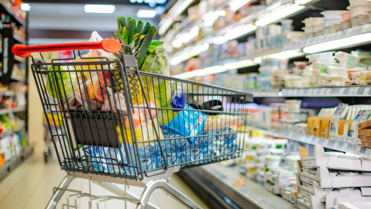 La OCU lo confirma: estas son las cadenas de supermercados donde más barato es hacer la compra en España 1 Las cadenas de supermercados donde más barato es hacer la compra