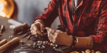 Ni 500 euros ni 800: acude a tasar las joyas de su abuela