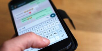 Intentan hacerse pasar por su hija para estafarle por WhatsApp