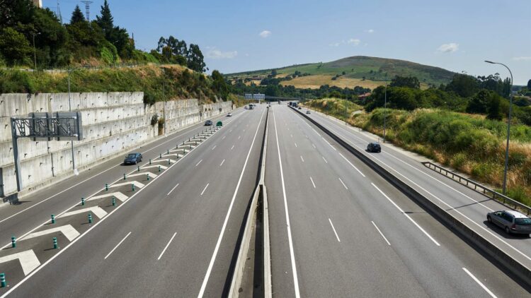 Confirmado: después de dos décadas de retrasos, esta autovía española abre al tráfico al fin 1 Esta autovía española abre al tráfico al fin