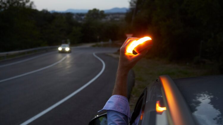 Ni Amazon ni MediaMarkt: Movistar lanza al mercado su propia baliza V16 y así puedes comprarla 1 Movistar lanza al mercado su propia baliza V16