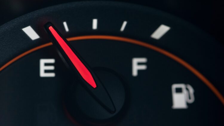 Confirmado por expertos: este hábito con tu coche destroza tu motor y puede hacer que te caiga una multa de 3.000 euros 1 Este hábito con tu coche destroza tu motor