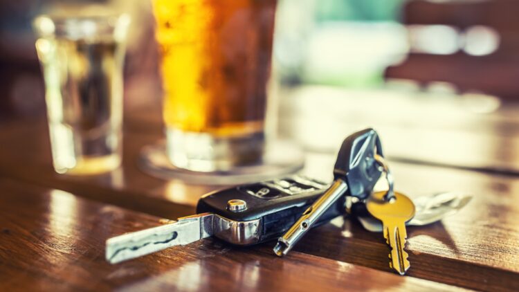 La DGT lo hace oficial: las nuevas multas de tráfico afectarán a patinetes eléctricos, a bicicletas y a los de "solo una cervecita" 1 La DGT lo hace oficial: las nuevas multas de tráfico