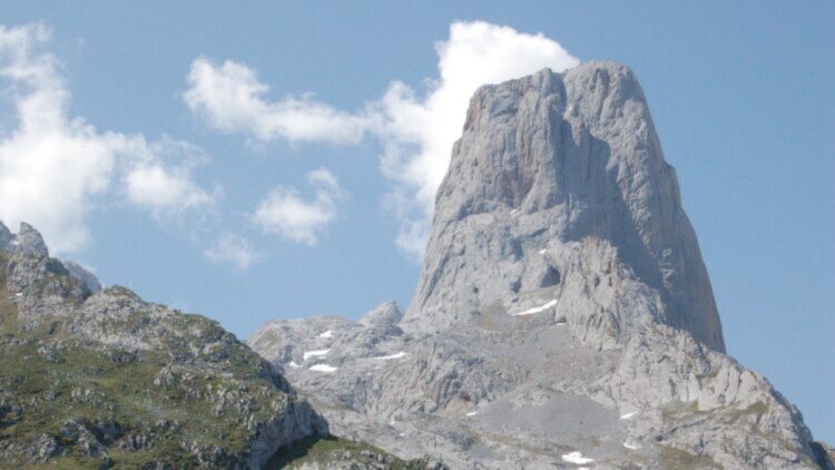 Hallazgo asombroso: este fenómeno natural que se produce en Asturias hace que el sol desaparezca dos veces al día 1 Este fenómeno natural que se produce en Asturias