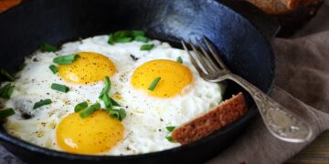 Utilizar este ingrediente a la hora de freír los huevos