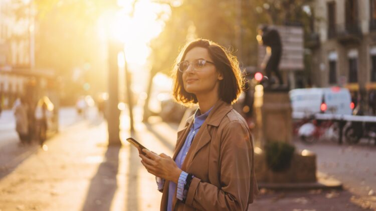 Ni Sol ni Callao: hacer esto con tu teléfono móvil en plazas públicas puede terminar con visita a la Policía por este motivo 1 Ni Sol ni Callao: hacer esto con tu teléfono móvil en plazas públicas