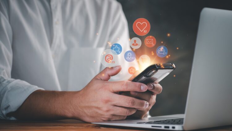 Adiós a las redes sociales: aunque las borres, tus datos siguen