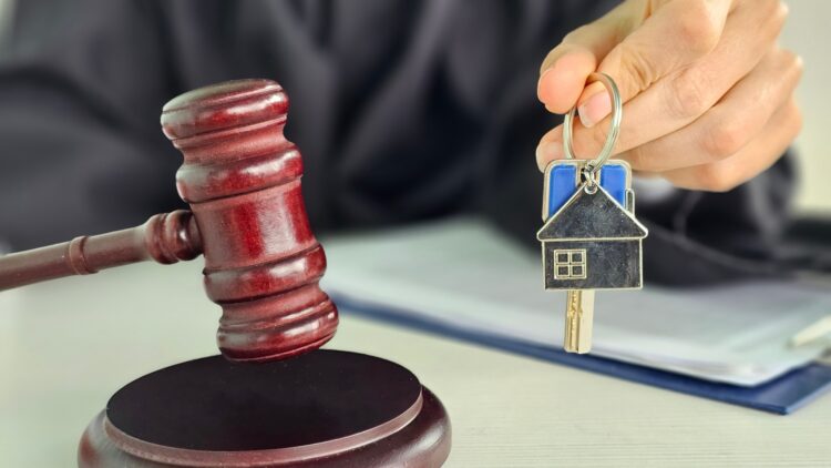 Gran subasta con miles de objetos olvidados por sus dueños