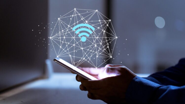 Confirmado por expertos: usar redes WiFi públicas en bares y cafeterías puede hacer que te vacíen la cuenta del banco 1 Usar redes WiFi públicas en bares y cafeterías