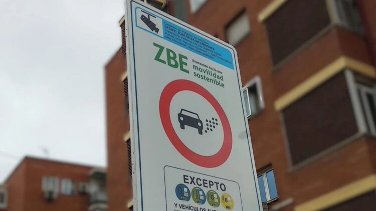 Es oficial: 6.000 euros de multa a un conductor que se pasó de listo y entró en una ZBE utilizando esta artimaña 1 Se pasó de listo y entró en una ZBE utilizando esta artimaña