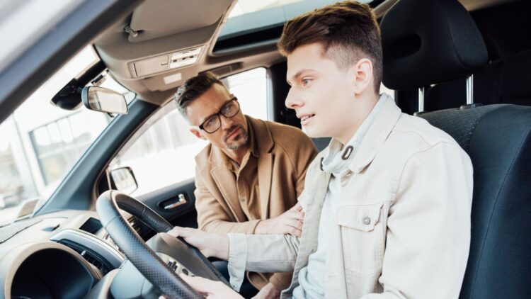 Es oficial: la Unión Europea permitirá la conducción desde los 17 años bajo esta condición indispensable 1 La Unión Europea permitirá la conducción desde los 17 años