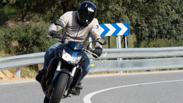 Es oficial: los Mossos multan a un motorista