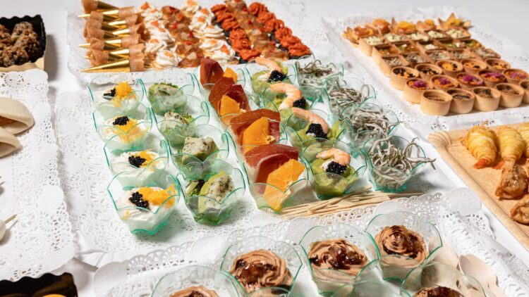 Adiós a cocinar durante horas: cada vez más familias optan por el catering en Navidad y así está cambiando el sector 1 Adiós a cocinar durante horas: cada vez más familias optan por el catering en Navidad y así está cambiando el sector.