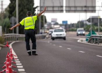Ni avisador GPS ni app del móvil: este dispositivo ilegal te puede costar el sueldo de varios meses según la DGT.