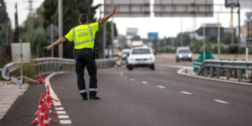Ni avisador GPS ni app del móvil: este dispositivo ilegal te puede costar el sueldo de varios meses según la DGT.