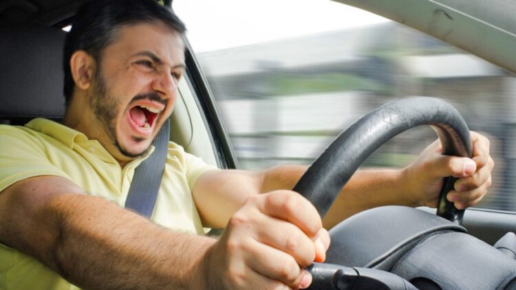 Adiós al estrés al volante: si eres de los que se enfadan al conducir, así podrás calmar tus nervios sin salir del coche 1 Adiós al estrés al volante: si eres de los que se enfadan al conducir, así podrás calmar tus nervios sin salir del coche.