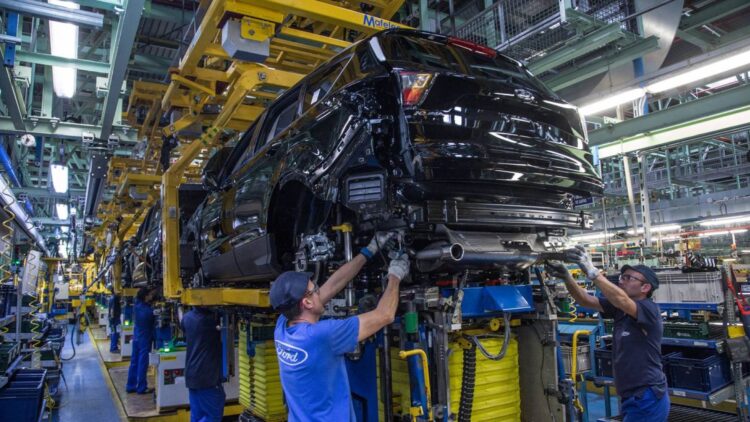 Adiós a un coche mítico: Ford despide este modelo histórico con una fábrica completa ovacionando el último que hicieron.
