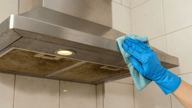 Ya es oficial: el truco viral de @brillaycocinaconcris arrasa en TikTok y promete filtros de campana relucientes sin esfuerzo.