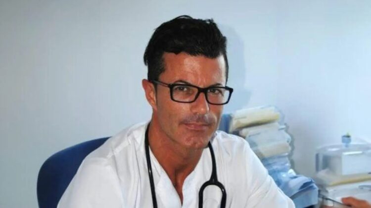 Manuel Viso, médico y divulgador: "Los resfriados no entran por el frío, entran por aquí" 1 Manuel Viso, médico y divulgador: "Los resfriados no entran por el frío, entran por aquí"