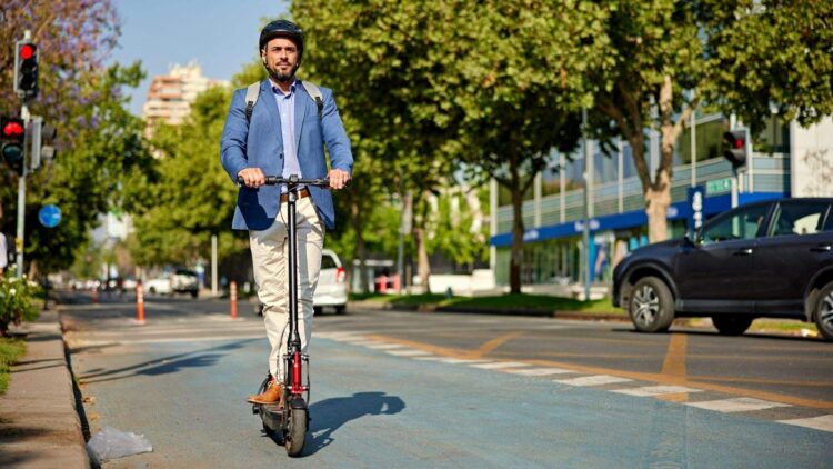 La DGT lo hace oficial: si vas en patinete al trabajo, tendrás que cumplir esta norma si no quieres ser multado en 2026