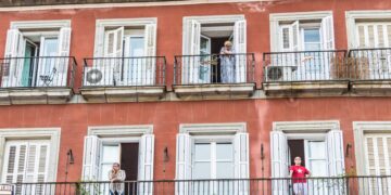 Ni por no usar el ascensor ni por vivir poco tiempo: estos son los únicos supuestos reales para no pagar la comunidad (y puede que no tengas que pagar).