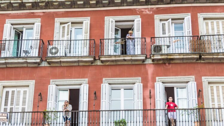 Ni por no usar el ascensor ni por vivir poco tiempo: estos son los únicos supuestos reales para no pagar la comunidad (y puede que no tengas que pagar).