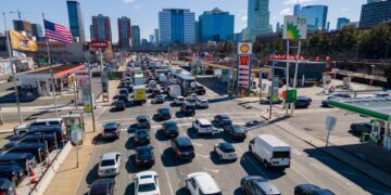 Es oficial: ciudades como Londres y Nueva York apuestan por los peajes urbanos y así es como se podrían aplicar en España.