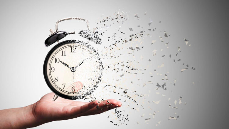 La ciencia lo confirma: si sientes que cada año te pasa más rápido, este es el motivo científico que hay detrás de ello.