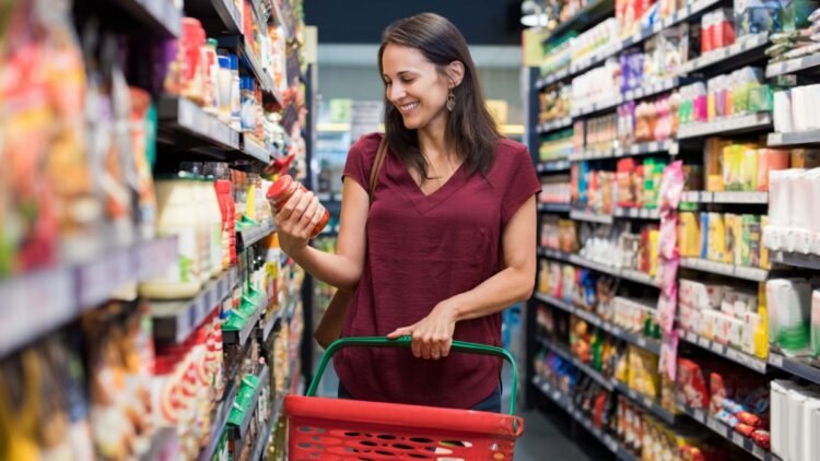 Confirmado por expertos: esta es la trampa legal con la que los supermercados te hacen gastar de más en cada compra.